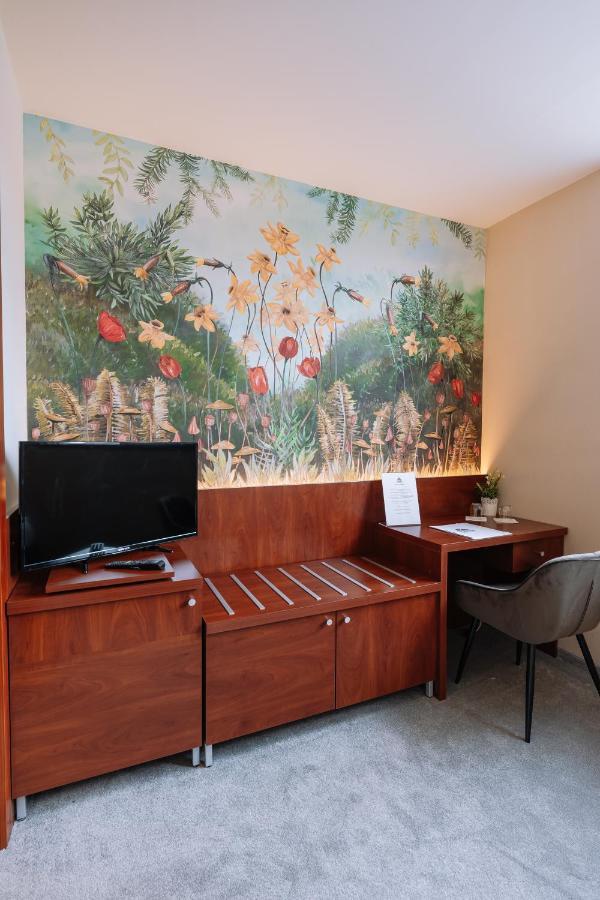 Vadvirag Panzio Hotel Agfalva Luaran gambar