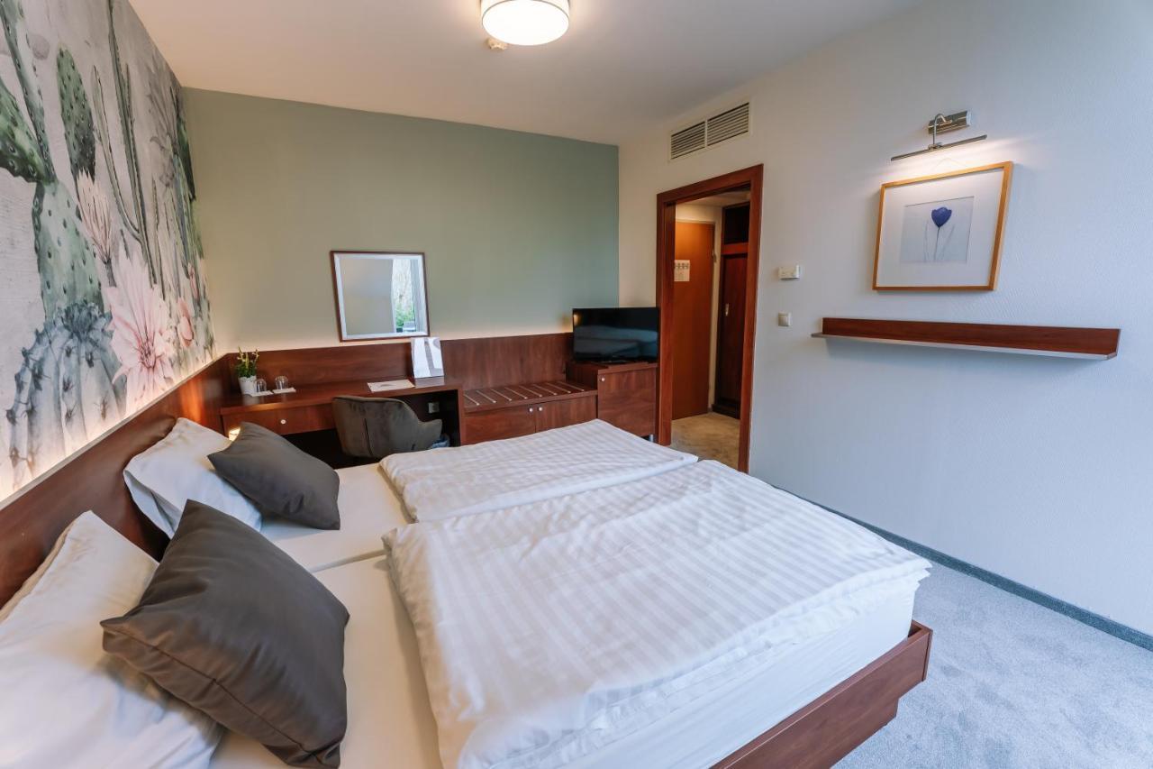 Vadvirag Panzio Hotel Agfalva Luaran gambar