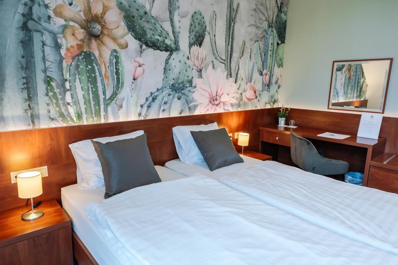 Vadvirag Panzio Hotel Agfalva Luaran gambar