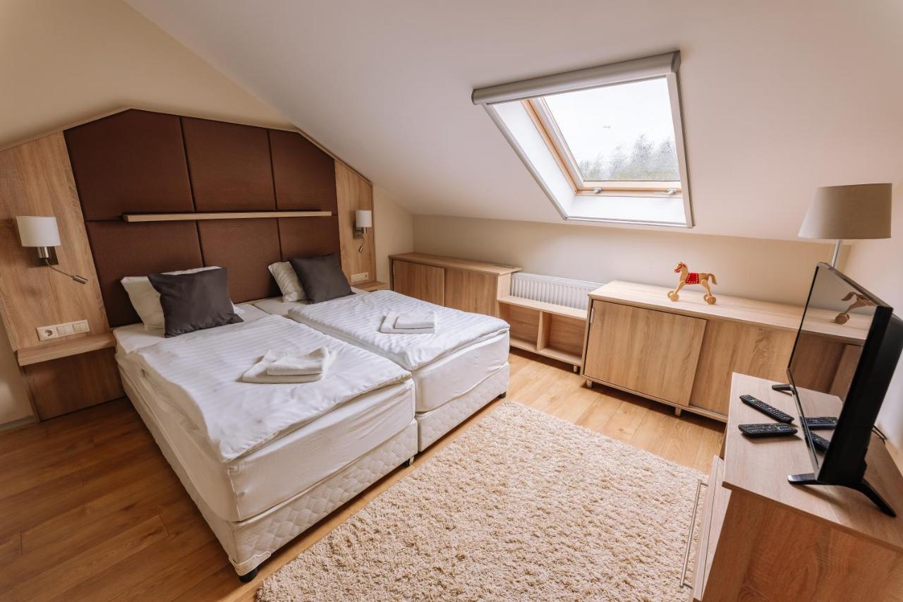 Vadvirag Panzio Hotel Agfalva Luaran gambar