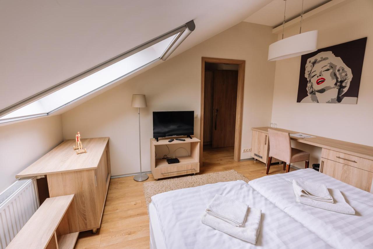Vadvirag Panzio Hotel Agfalva Luaran gambar