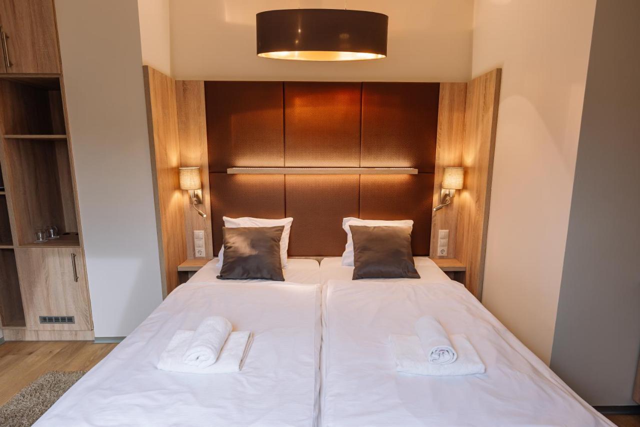 Vadvirag Panzio Hotel Agfalva Luaran gambar