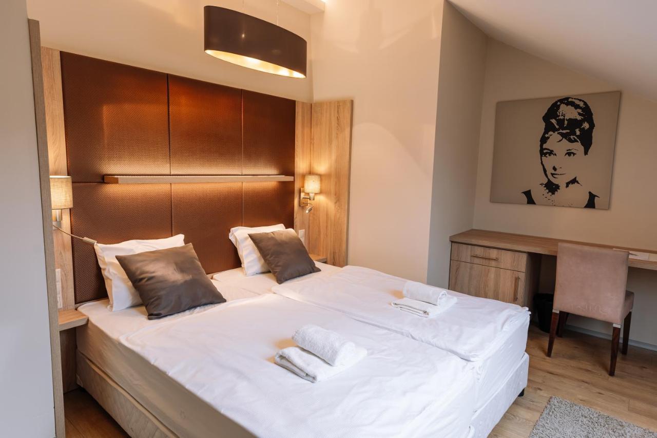 Vadvirag Panzio Hotel Agfalva Luaran gambar