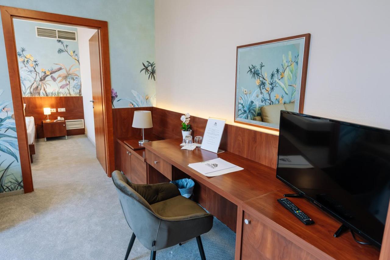 Vadvirag Panzio Hotel Agfalva Luaran gambar