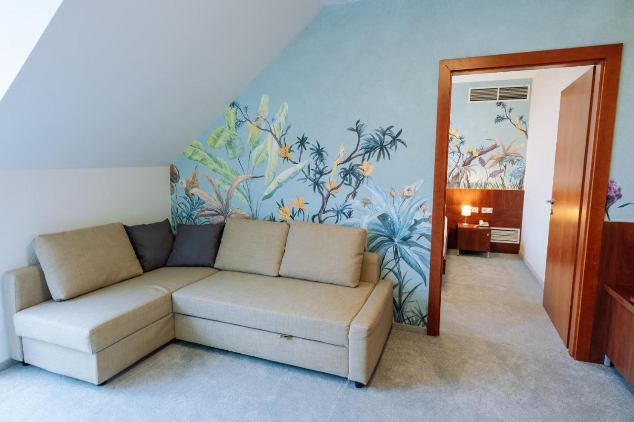 Vadvirag Panzio Hotel Agfalva Luaran gambar
