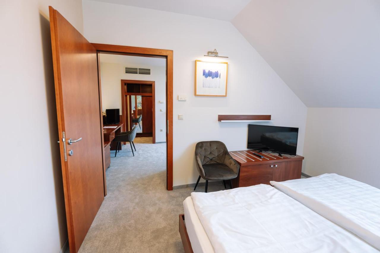 Vadvirag Panzio Hotel Agfalva Luaran gambar