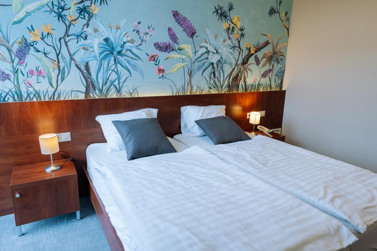 Vadvirag Panzio Hotel Agfalva Luaran gambar