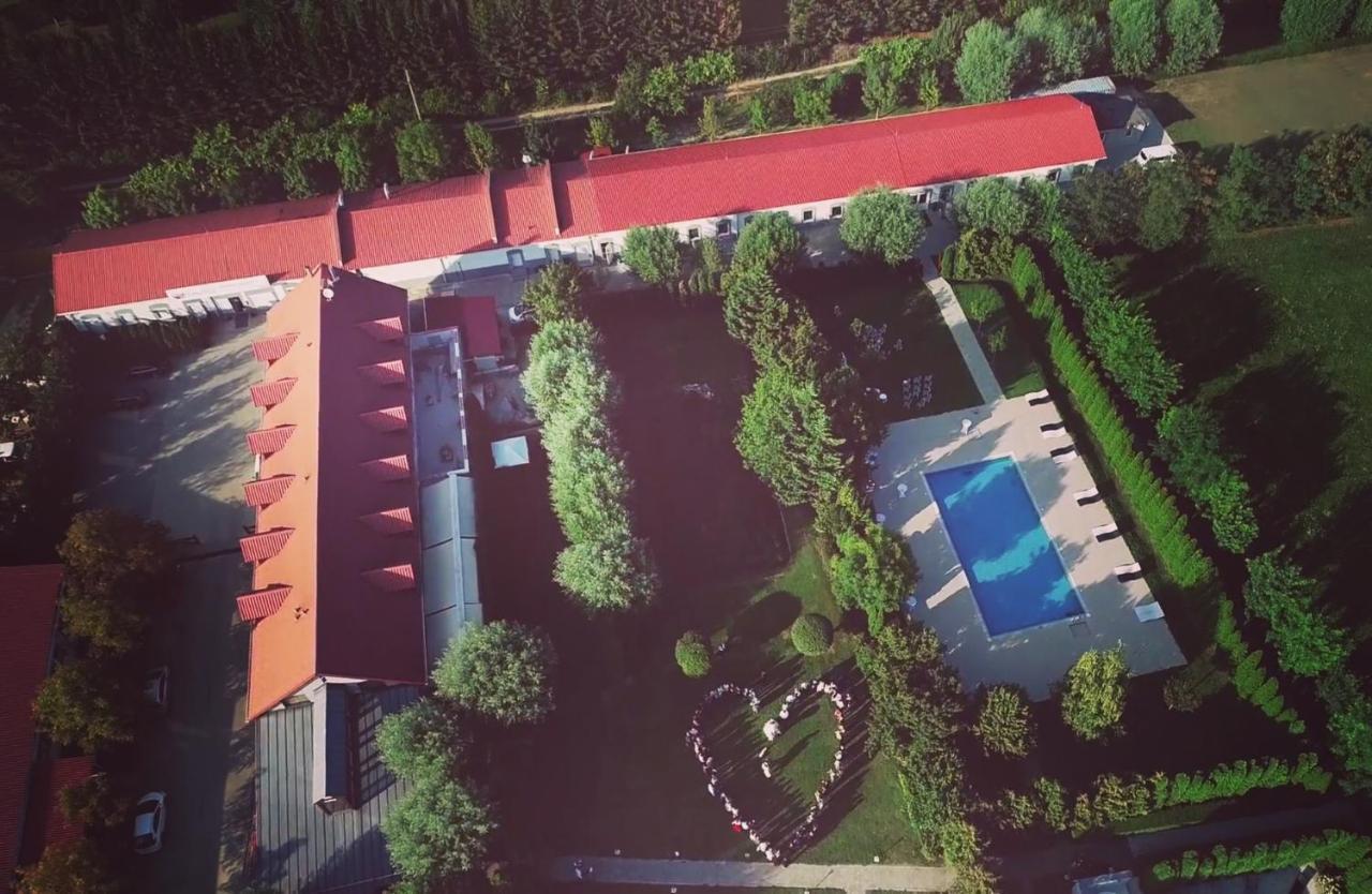 Vadvirag Panzio Hotel Agfalva Luaran gambar